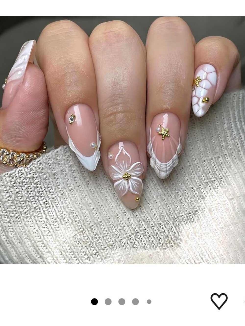 White Floral Beachy Starfish Accent Stiletto Press-On Nails